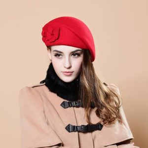Béret Rouge en Laine avec Fleurs